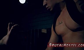 那个家伙想操我的大屁股并挤我的奶子！