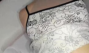 Моя падчерица такая шлюха, позволяет мне трахать ее без презерватива каждый раз!