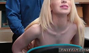 צעירה 18+ מפתה נירד במדים לסיכון מסעיר