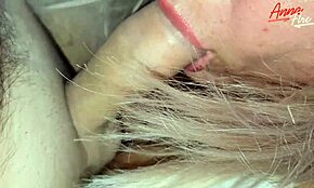 Chiloții rupți ai mamei vitrege mă fac să tânjesc după o creampie adâncă acum