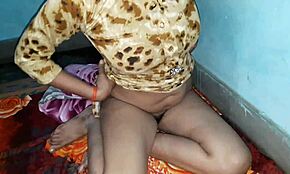 Prima dată când o fut pe profesoara mea sexy de istorie în clasă