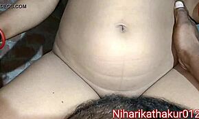 Novia caliente ruega a novio usar condón en hindi