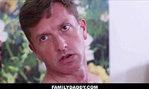 Yo, zobacz ten dziki trójkąt rodzinny tata-syn z ojczymem Asher Day, Jax Phoenix i Ryan St Michael... gorący bałagan! 😜