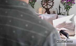 Výročie sa zmení na análne s priamym ríťkovým šukaním a lízaním. Sviatočná hardcore zahŕňa prstovanie a hlboké nárazy.