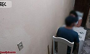 Daždivý deň v bare skončil horúcou akciou s dievčaťom