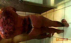 Safado ha implorato di vedere la mia figa in macchina e mi ha presa duro