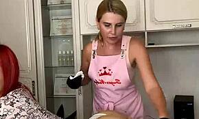 Hej snygging, har du provat depilation på dina långa smala ben? Berätta, hur känns det, ryska rödhåriga skönheten?