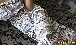 ว้าว ดูเลดี้บอยสมัครเล่นชื่อซอมถูตัวคนเดียวที่บ้านเธอ! 😜