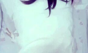 Engañé a esta chica del bus para llevarla a casa y la follé duro, jajaja! 😜 Coño mojado montando mi polla grande.