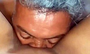 Føler Intens Nydelse Med Asiatisk Babe