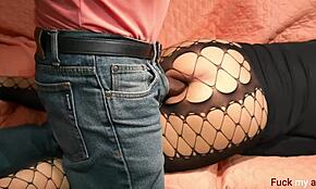 شوفها تصرخ من الألم في الشرجي مع زب أسود عملاق عرقي