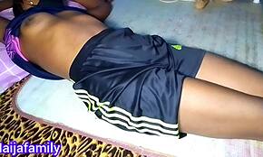 يا، أتسلل ليلاً لأنيك أختي الخطوة. هذا الأمر العائلي النيجيري يجن جنبها المنحني!