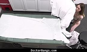 Hej doktor, varför känner denna 18+ tjej konstig smärta under sina orgasmer på DoctorBangs?