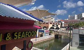 Gina Gerson hledá šuk během své mexické dovolené