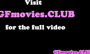 Katso tämä tatuoitu lesbo-tyttöystävä kiusaa parastaan vibraattorilla?