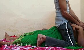 Tanár basz diákot kutyapózban a kampuszon. Nagy seggű tini hajol le milf nagynéninek.