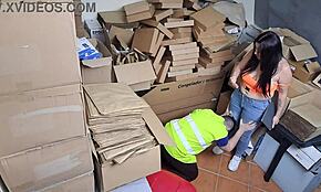 Hé, jij aan de telefoon? Latina baas wil actie nu!