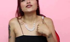 صديقات يأخذن زبه عميقاً في حلقهن بدون رحمة