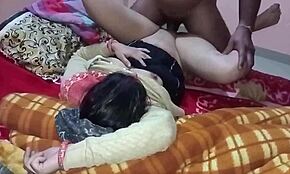 Indisk panjabi tjej suger fitta slickar sex med pojkvän böjd över rider jungfru cumshot hemmagjort amatör