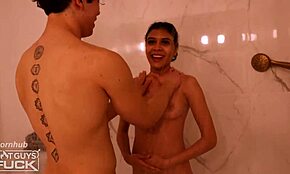 大鸡巴Kody猛插小拉丁妹紧致的后庭