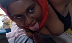 Müslüman arkadaşım beni ziyaret etti ve büyük amını sertçe siktim