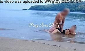 Amatör çift halk plajında yaramazlık yapıyor