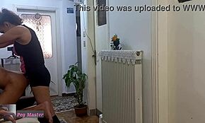 أنا الزوجة المثيرة اللي تملك طيزه الليلة