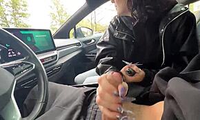 J'roule vite, j'lui fais une pipe sauvage en public, oh mec