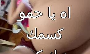 جاري الوسخ لحقني للسطح، ثبتني وأنا أعلق الغسيل، ودمرني جامد!