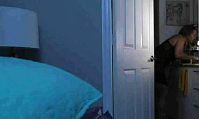 Stiefsohn hat Angst vor Donner, springt ins Bett der Stiefmutter für tiefe Action!