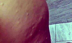 Banyoda Olgun Büyük Kıçlı Kadınla Sürpriz Karşılaşma