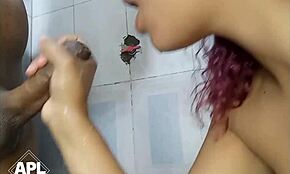 Abby fürdését nézni megvadít, természetes cicije csillog - 1. rész