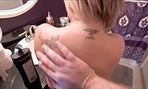 サラ・セント・クレアのシャワー誘惑が頭から離れない、WCAプロダクションズで