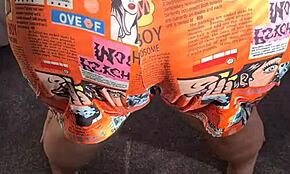 Korpulent 60-årig kone avslører sine nakne kurver