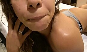 העירי אותי ואני אגרום לך לגמור לי בפה