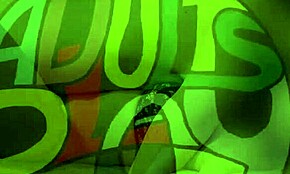 Amatőr feleség hangosan nyög többszörös orgazmusok alatt misszionáriusz szexben