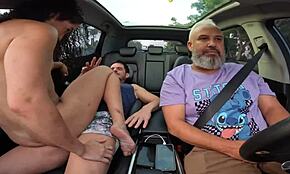 ジュリア・ヴァスが車中ずっとハードファック