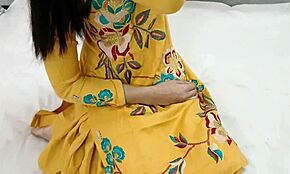 Индийска леля с голям задник чукана силно в анален стил куче