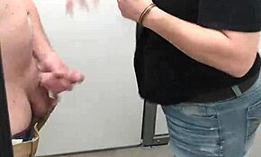 Shellyseth และ smarien75 เล่นซุกซนในห้องลองเสื้อ Wall Mart