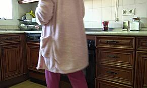 Индийская бхабхи светит в кухне, пьёт мою сперму после отсоса огромного члена