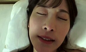 Офисная леди преуспевает в ковбойше в сыром гонзо