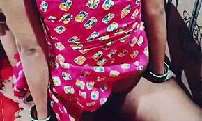 हॉर्नी इंडियन वाइफ चीटिंग कर रही है और स्ट्रेंजर से चुदाई