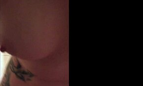 Wah, cewek blonde kecil nakal dapet facial setelah ngewe