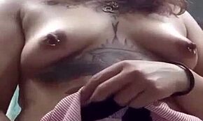 Wow, λατρεύω την Dana Barzagli να αυτοϊκανοποιείται σόλο με αυτό το μεγάλο κωλό!