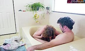 Knepper min stemor i badekarret