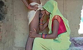 मुझे अपनी देसी वाइफ की टाइट गांड सेक्सी शादी ड्रेस में मारना पसंद है