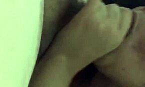 Chat con la mia insegnante latina bollente, finisce per succhiarmi il cazzo grande!