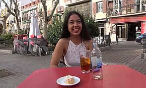 רות מראה גוף טין 18+ בציבור ומקבלת זיון 😏