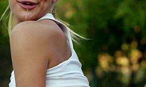 Osupljiva August Ames hrepeni po masivnih črnih kurcih, wow! 🥵