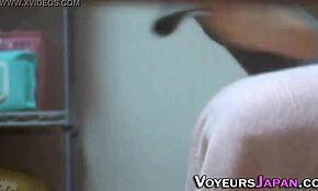 مراهقة آسيوية 18+ صغيرة تحك نفسها على كام مخفي